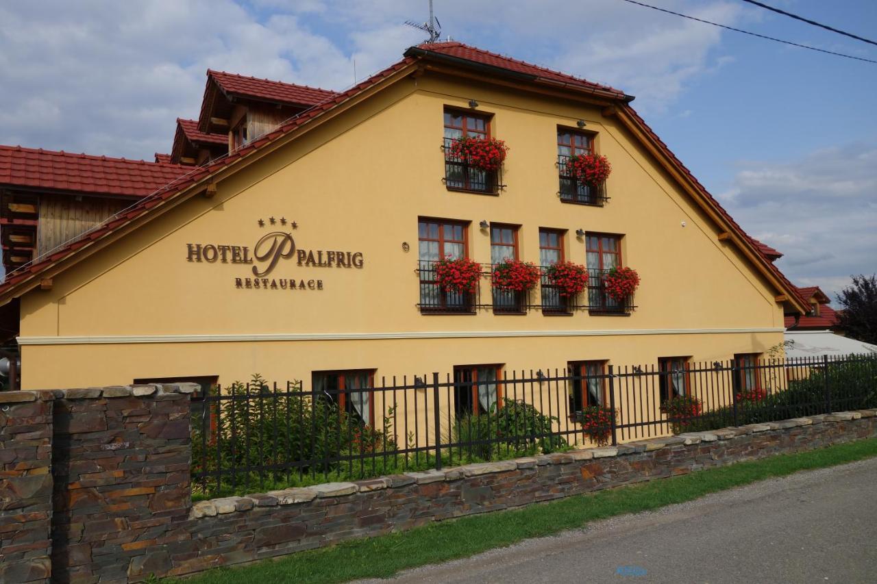 Hotel a restaurace Palfrig Stara Ves nad Ondrejnici Kültér fotó